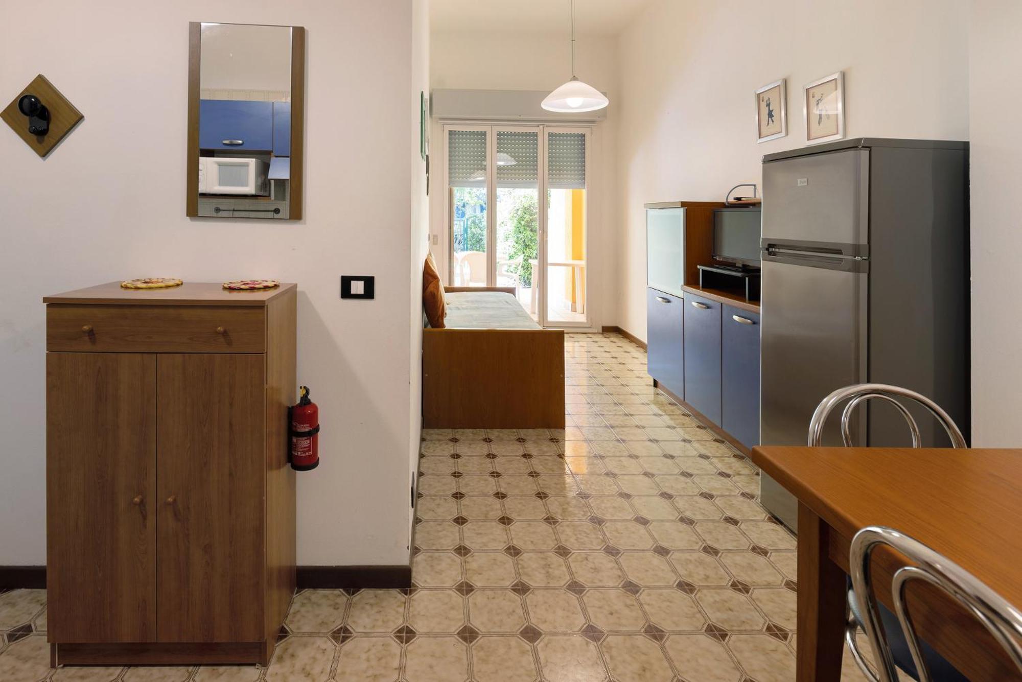 Lira Con Giardino Apartment *